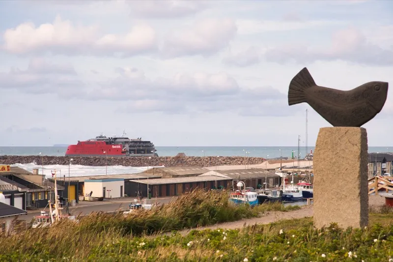 Fähre im Hafen von Hirtshals